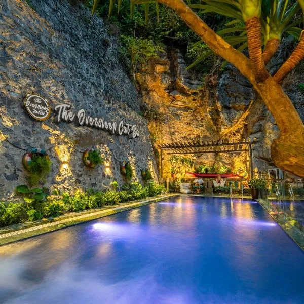 The Oversleep Catba Hostel & Pool Bar, hotel in Cat Ba