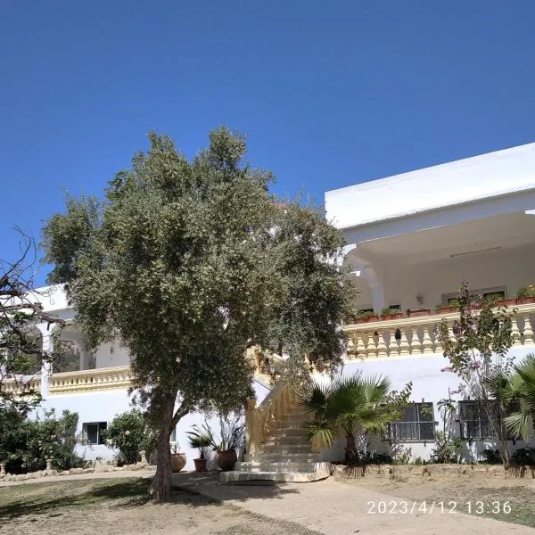 Domaine des Sloughis, hotel in Meknès