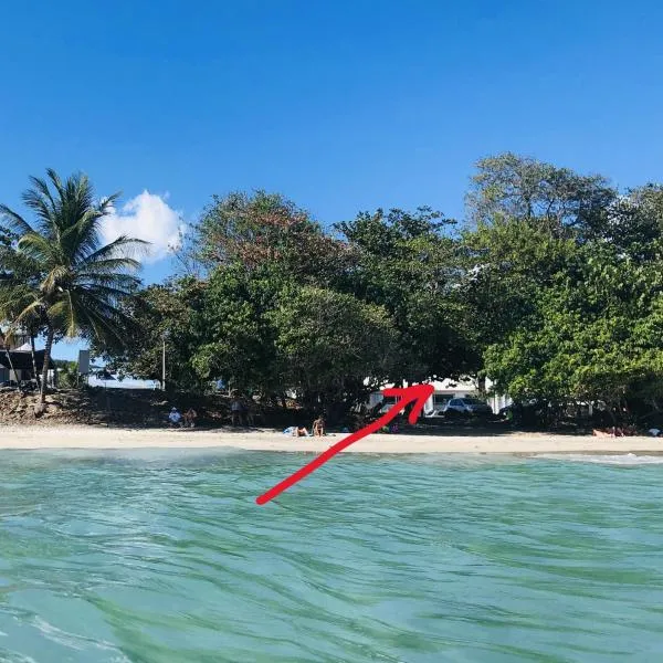 Face à la Plage avec Parking Sécurisé Appartement de Luxe ou Suite Privée avec Coin Petit Déj selon Disponibilité, ξενοδοχείο σε Le Diamant