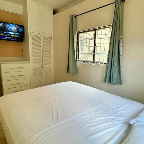 Multigen-Lip of the City Escape, hotel in Castries