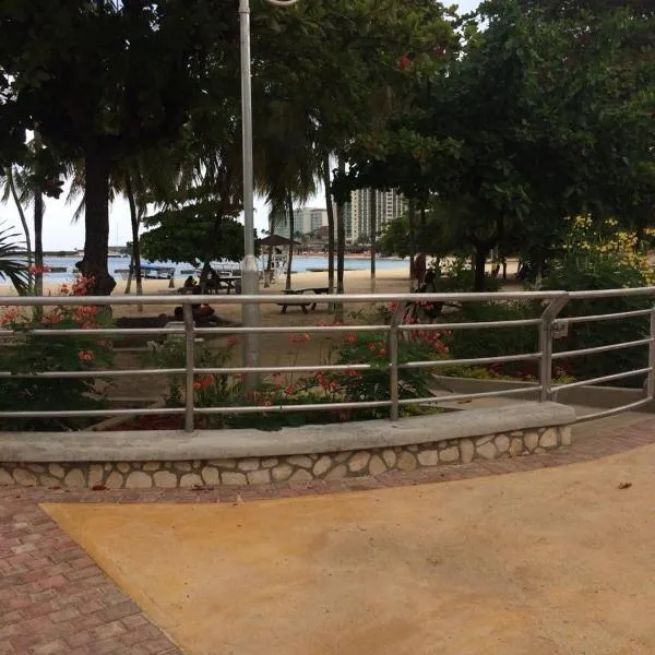 Sandcastle apartments E9, hotel en Ocho Ríos