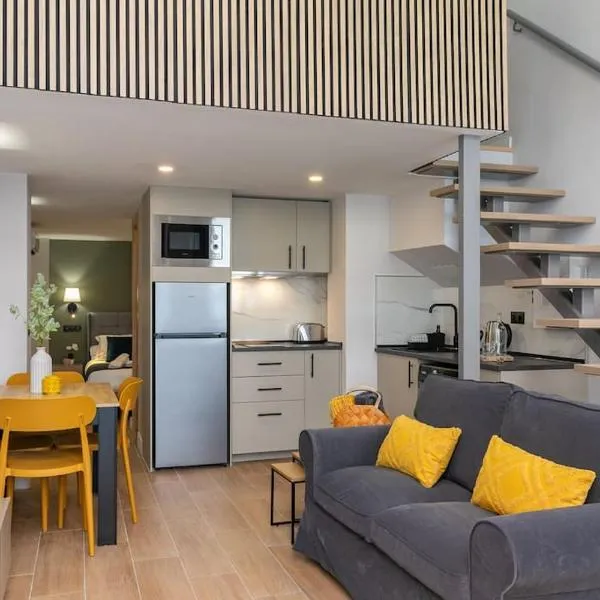 Nice new duplex in front of Palacio VistaAlegre, hotel in Madrid