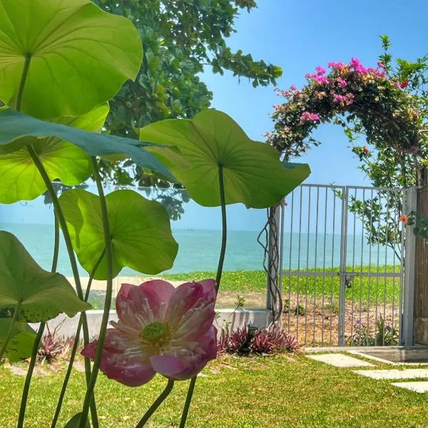 Smell rose beach garden, hotel in Batu Ferringhi