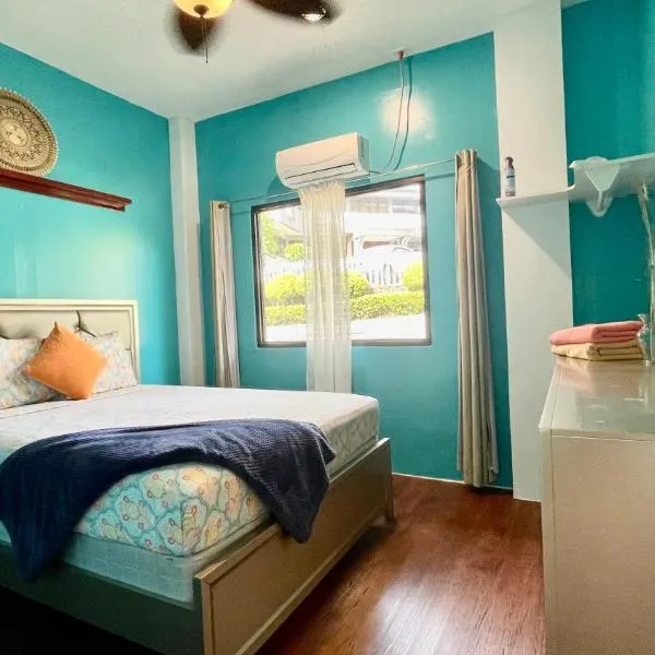 Ngermid Oasis - Vibrant 2 BD/1 BA Duplex, hotel v destinaci Ngermid