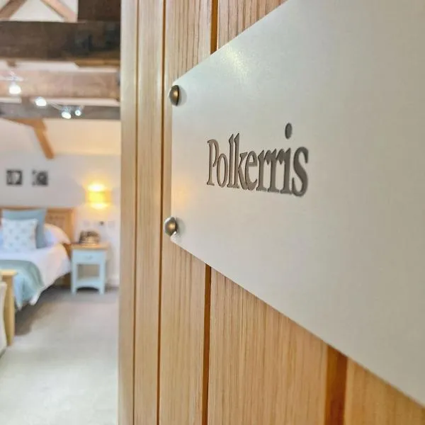 The Britannia Inn & Waves Restaurant, hotel in St Austell