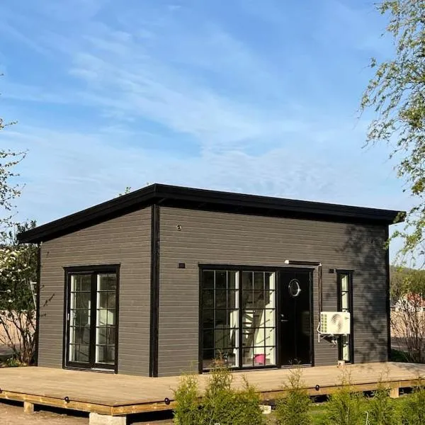 Attefallare i äppelriket, hotel v destinaci Vånga