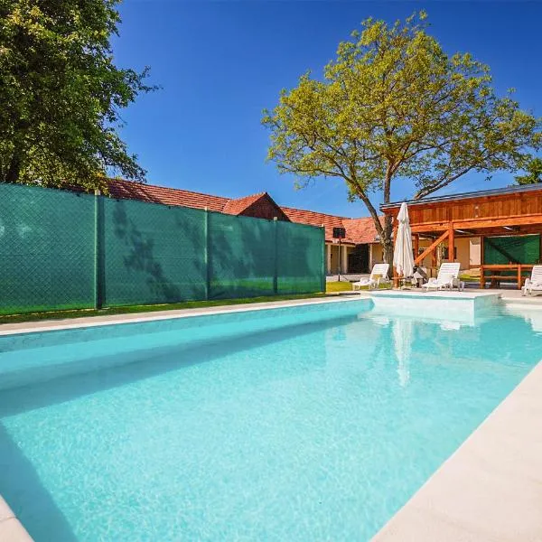 Stunning Home In Ivanska, hotel v destinaci Ivanska