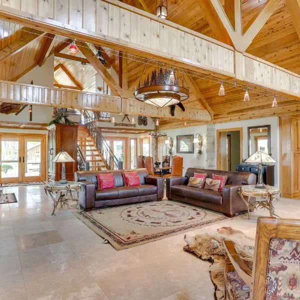 Hornersville Vacation Rental w/ Private Pond!, hotel em Hornersville