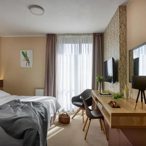 Hotel Panská Zahrada，位于Dobřichovice的酒店