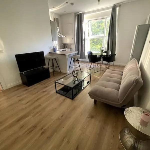 Cosy 3 bedroom flat in Chatham, khách sạn ở Chatham