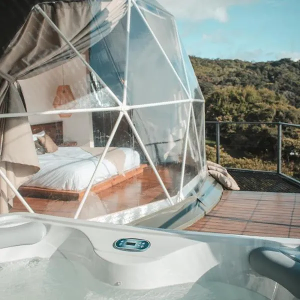 Ananta Forest - Sunset & Gulf View - Glamping Dome and Mountain House, hotel in Monteverde Costa Rica