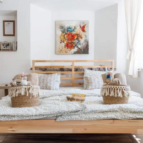 Apartma Roner – hotel w mieście Podbrdo