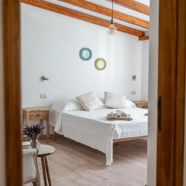 Domo Papiros B&B, hotel en Siniscola