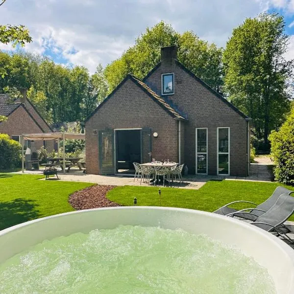 6pers Boshuis -Hottub Jacuzzi- 'De Groene Specht', hotel v destinaci Ewijk