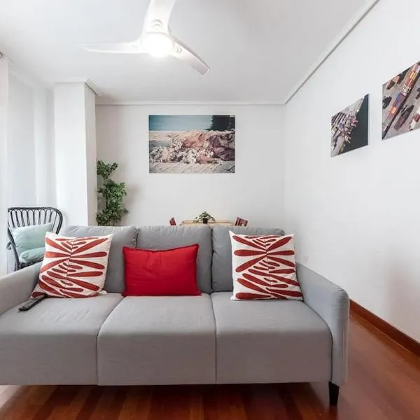 Acogedor piso en Santurtzi .Parking privado, hotel in Santurce