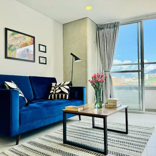 Loft luminoso y moderno con excelentes vistas, hotel in Medellín