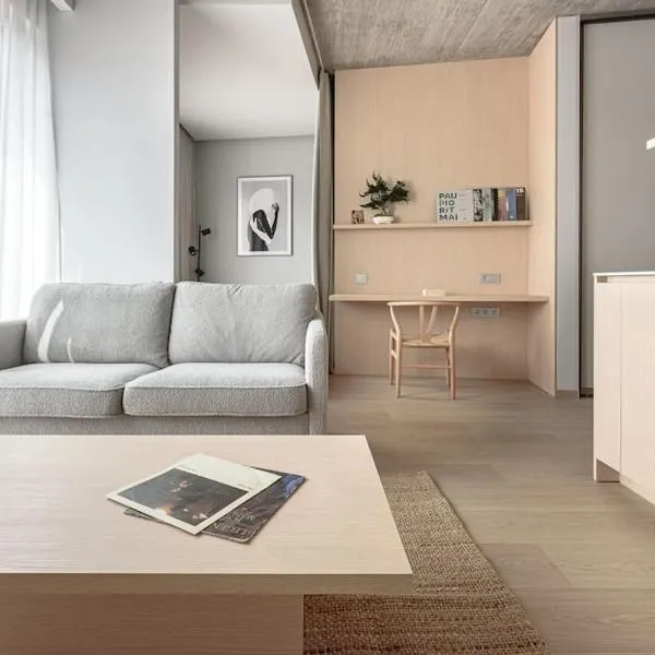Cozy Japanese Oasis with Balcony, Gramophone, Netflix, hotel in Vilnius