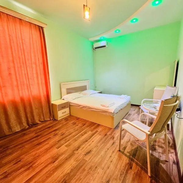 Garden EVN Airport, hotel v destinaci Pʼarakʼar