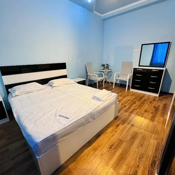 Garden EVN Airport 5 min from Airport, khách sạn ở Pʼarakʼar