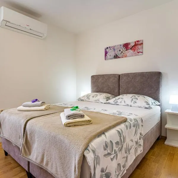 The Rožolina room，位于茨雷斯的酒店