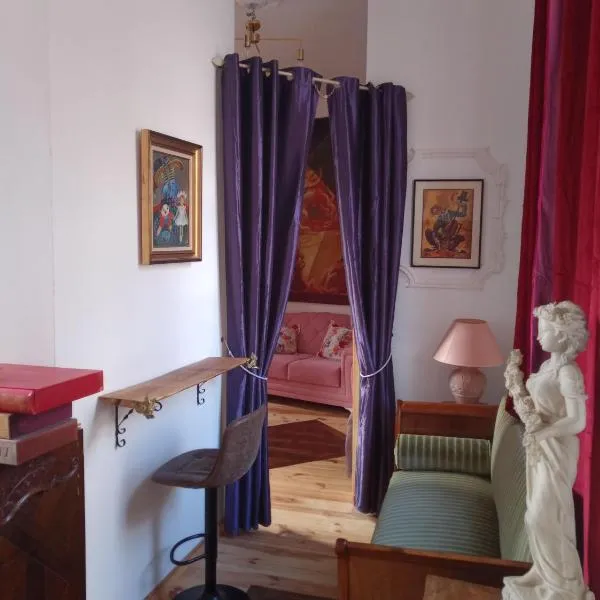 Le couvent des Capucines - Dortoir vélo Via Rhona - Les petites Féés, hôtel à Saint-Vallier