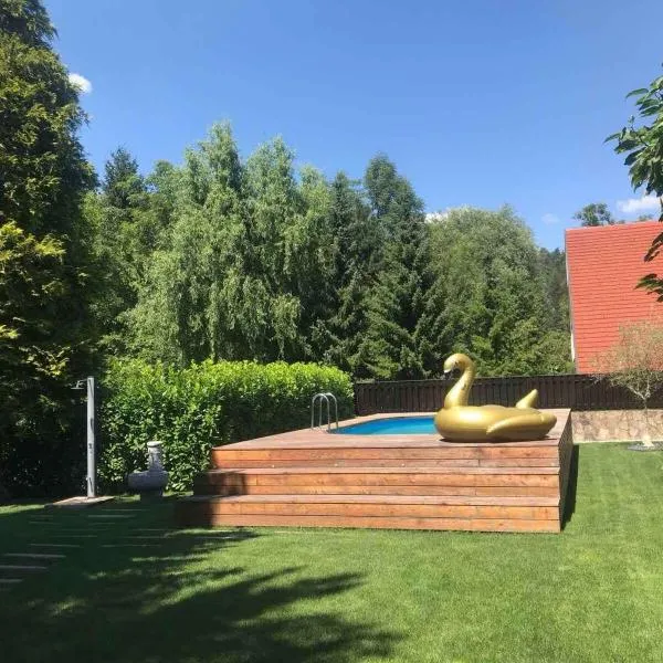 Mali Raj, Hotel in Mengeš