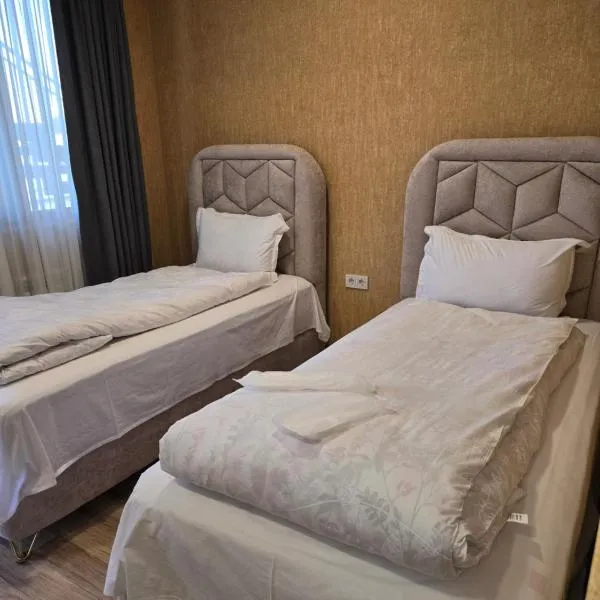 KHORGO, готель у місті Ґорі