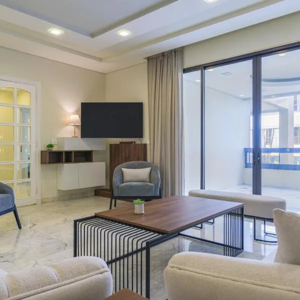 Crest 3-Bedroom Apt in Hamra W- 24-7 Power, hotel in Beirut