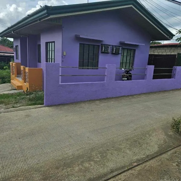 Mel's Place Batangas Unit 2 Two Bedroom House w Free Parking WIFI Smart TV Netflix Hot & Cold Shower, Hotel in Batangas City