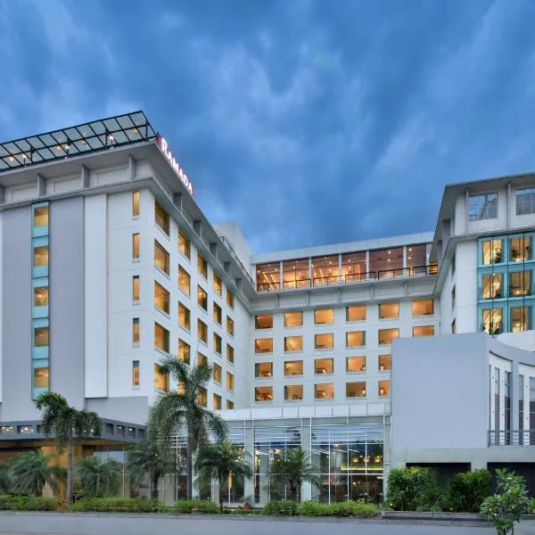 Ramada By Wyndham Jaipur, hotel v destinaci Džajpur