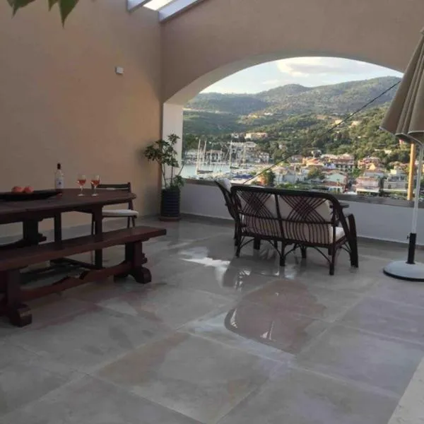 Alex port view apartments, hotel v destinaci Sivota