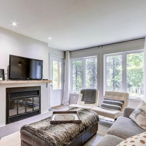 Cocon ensoleillé au coeur de Mont-tremblant, ξενοδοχείο στο Μοντ Τρεμπλάν