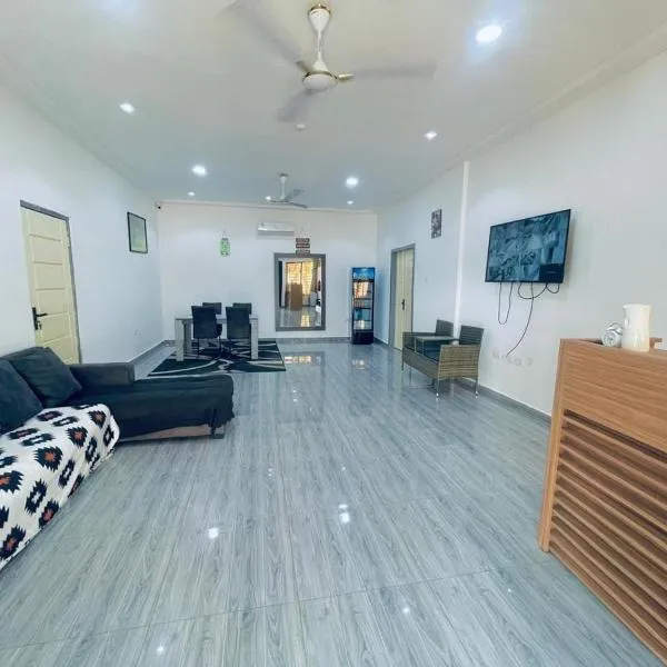 Rakka Guest House, hotel in Adentan
