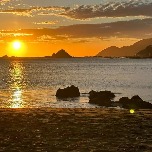 Stunning Views Ocean-front, khách sạn ở Wellington