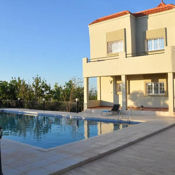 Vila Haja - Beautiful Farmhouse with a Private Pool!، فندق في إيموزار دو كاندار