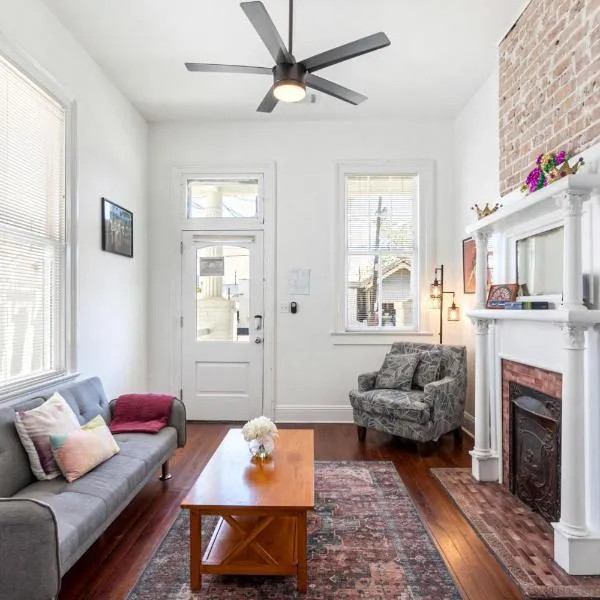Private 2BR Condo in Uptown by Hosteeva, hotel in New Orleans
