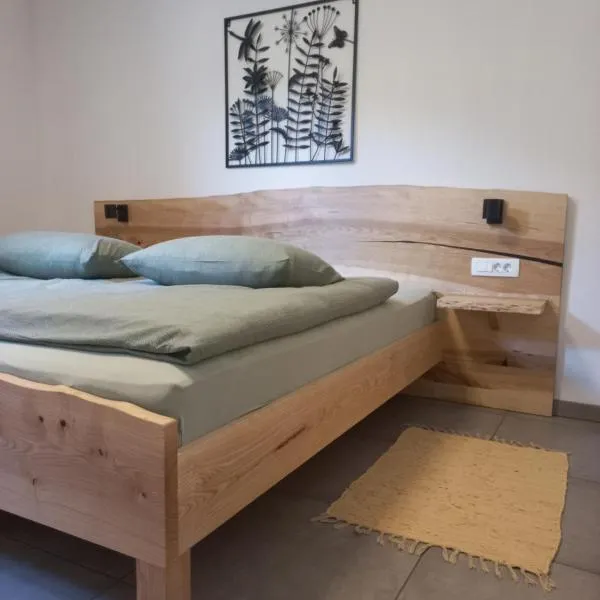 Hiša za Gradom, hotel v destinaci Kobarid