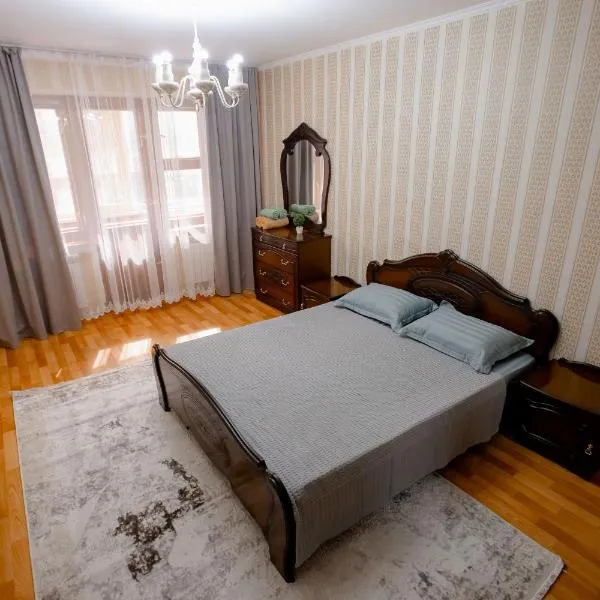 2-х комнатная квартира в центре города по ул.Тәуелсіздік 70, Hotel in Qostanai