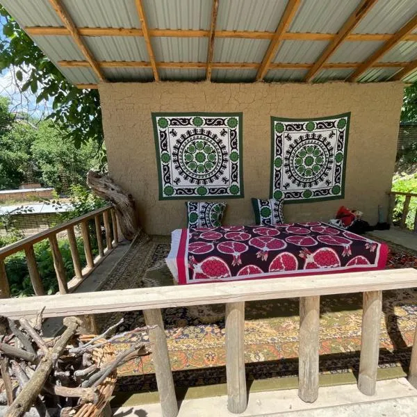 Peaceful holiday home by the Ugam river, hotel u gradu 'Khumson'