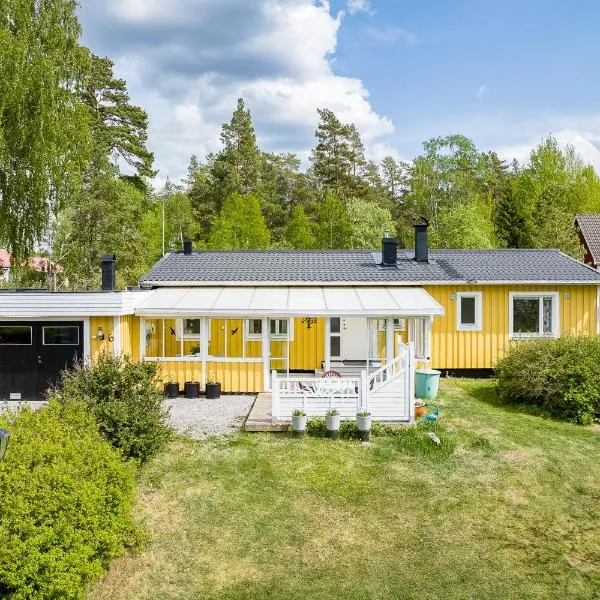 3BDR close to nature a beautiful home LAKE nearby, hotell Uppsalas