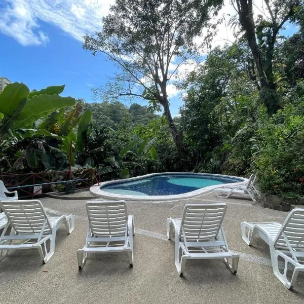 Cozy AC EcoCondo 4 with Pool Wildlife Visits, hotell sihtkohas Quepos