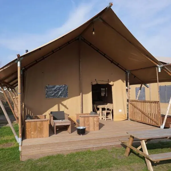 Luxe en sfeervolle safaritent met eigen badkamer voor 6 personen Doc, hotel v destinaci Behelp