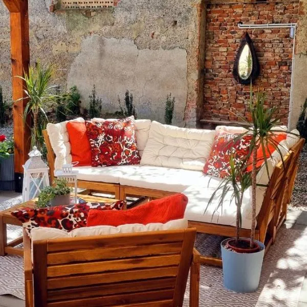 Glamping Tajemniczy Ogród, Hotel in Strzelin