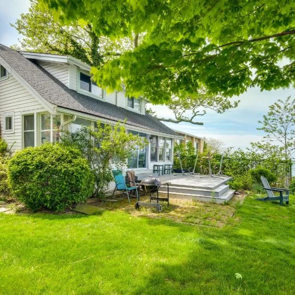 Coastal Lake Erie Cottage w/ Amazing Water Views!, ξενοδοχείο σε Euclid