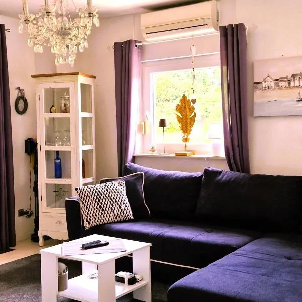 Lovely Apartment Kampor、ラブのホテル