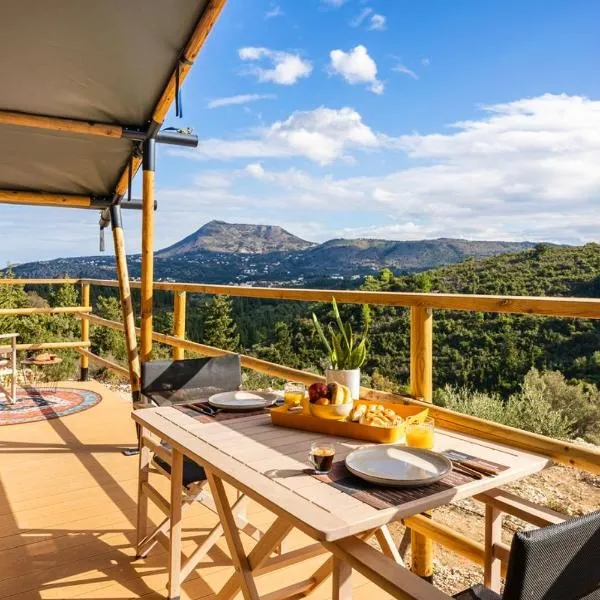 Civara Chalet - Private Glamping in nature with Jacuzzi,位于Tsivarás的酒店