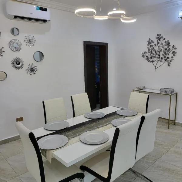 Dvyne Lux Home - Off Ikeja, hotel in Ikeja