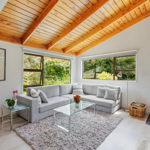 Palm Beach Waiheke Tranquil B&B, hotel in Ostend