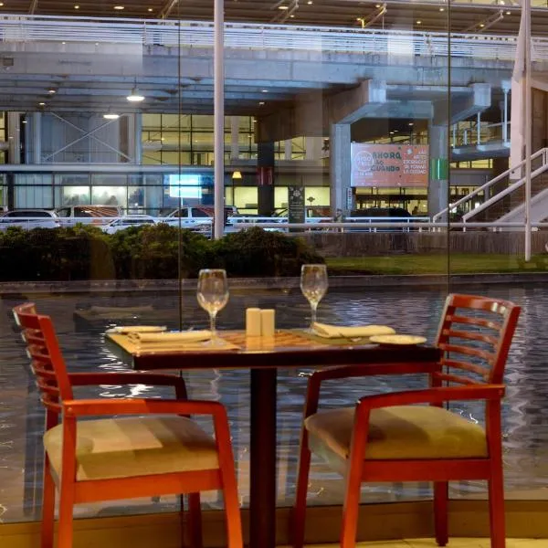 Holiday Inn Santiago - Airport Terminal by IHG, hotel em Santiago
