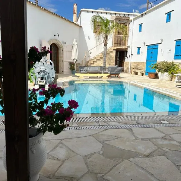 Little Stone House, hotel v destinaci Lymbia